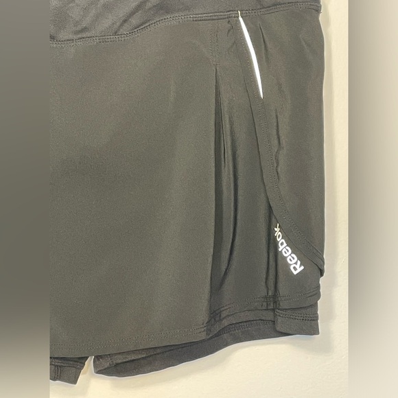 Reebok Skort Shorts Black Tennis Golf Stretch Large Reflective Trim EUC - Picture 2 of 9